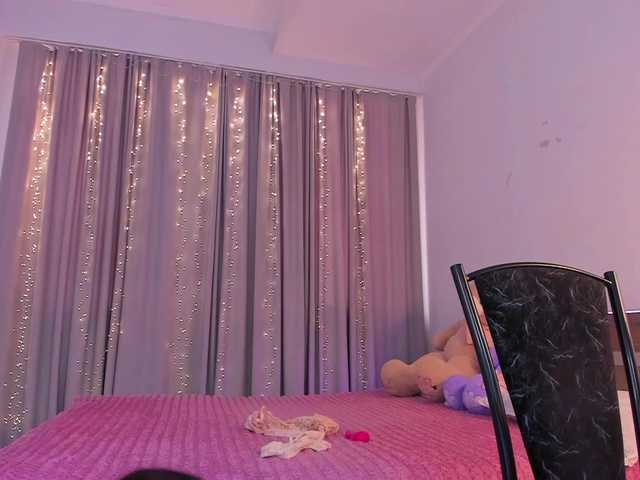 Dollyiaa live cam