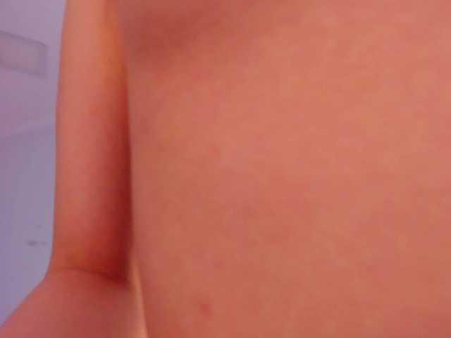 Dollyiaa live cam on BongaCams