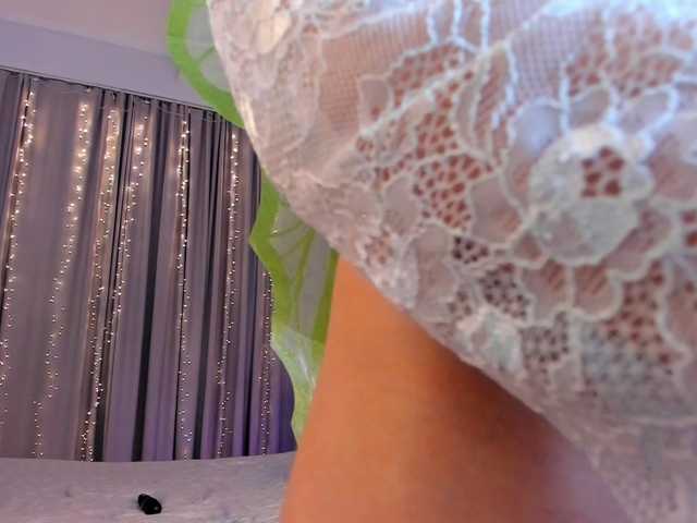 Dollyiaa live cam on BongaCams