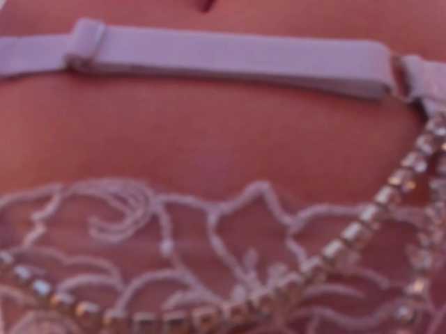 Dollyiaa live cam on BongaCams