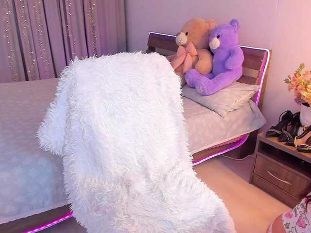 Dollyiaa live cam on BongaCams