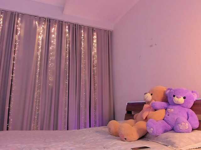 Dollyiaa live cam on BongaCams