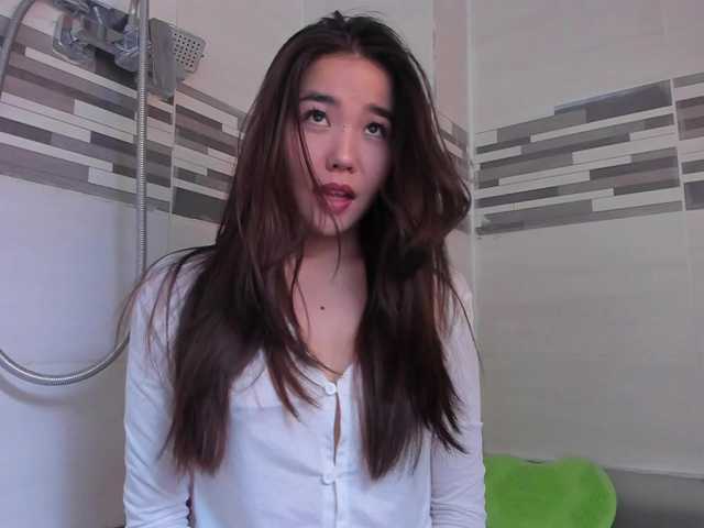 Dollyiaa live cam on BongaCams