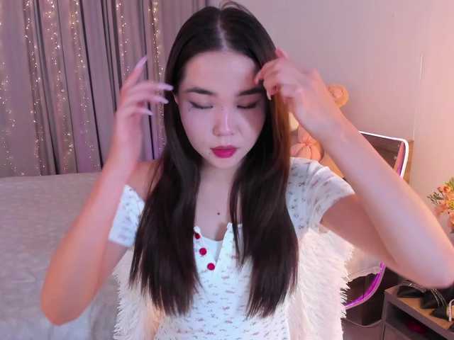 Dollyiaa live cam on BongaCams