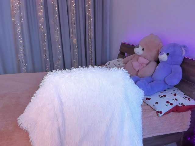 Dollyiaa live cam on BongaCams