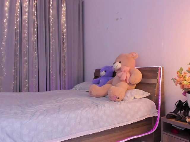 Dollyiaa live cam on BongaCams