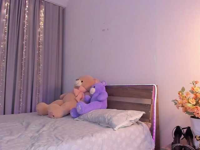 Dollyiaa live cam on BongaCams
