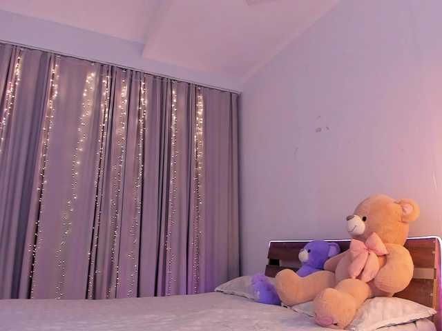 Dollyiaa live cam on BongaCams