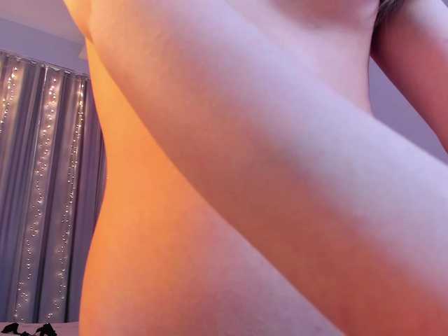 Dollyiaa live cam on BongaCams