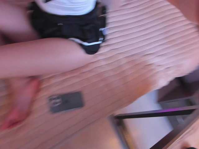 Dollyiaa live cam on BongaCams