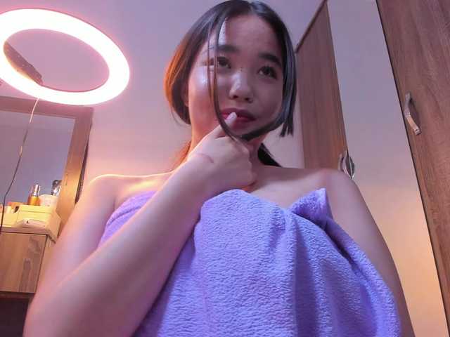 Dollyiaa live cam on BongaCams