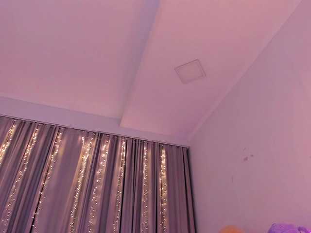 Dollyiaa live cam on BongaCams