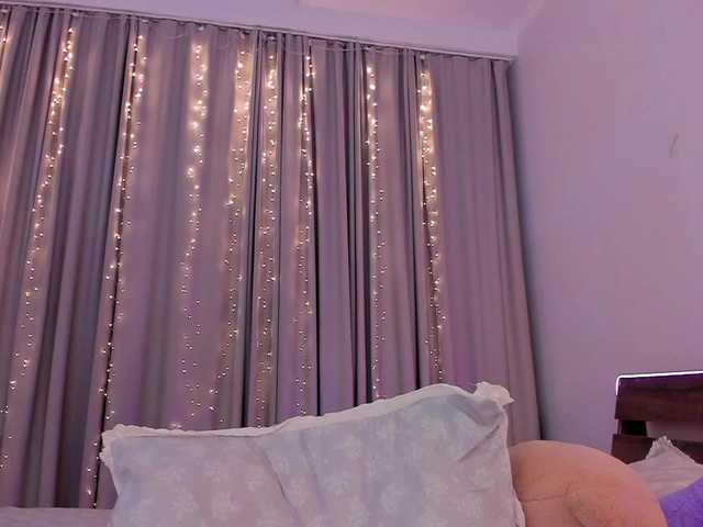 Dollyiaa live cam on BongaCams