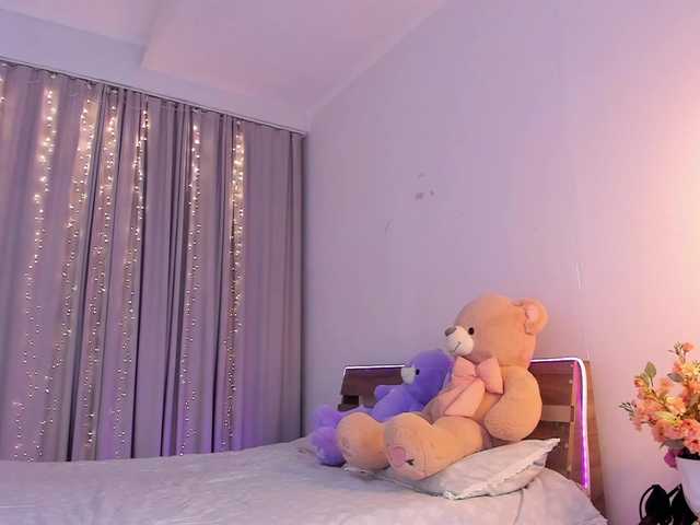 Dollyiaa live cam on BongaCams