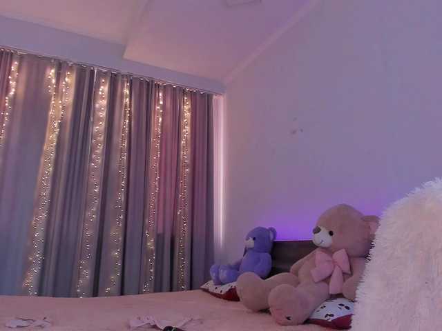 Dollyiaa live cam on BongaCams