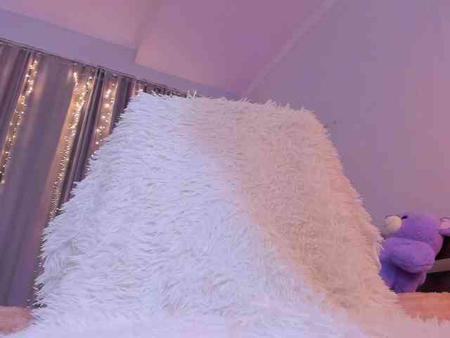 Dollyiaa webcam