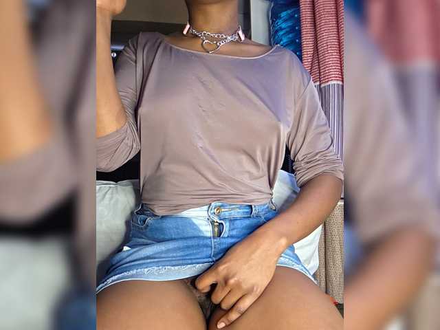 Petite-mpenzi live cam on BongaCams