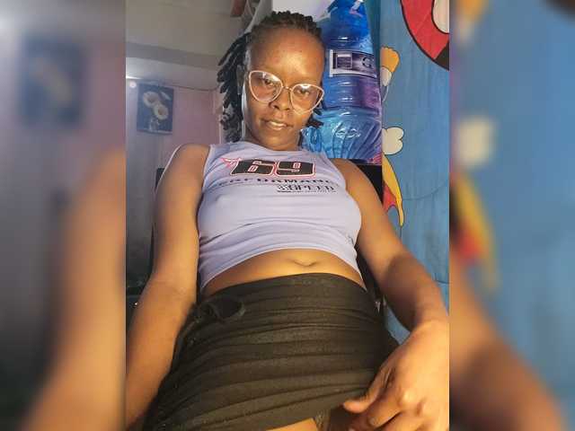 Petite-mpenzi live cam on BongaCams