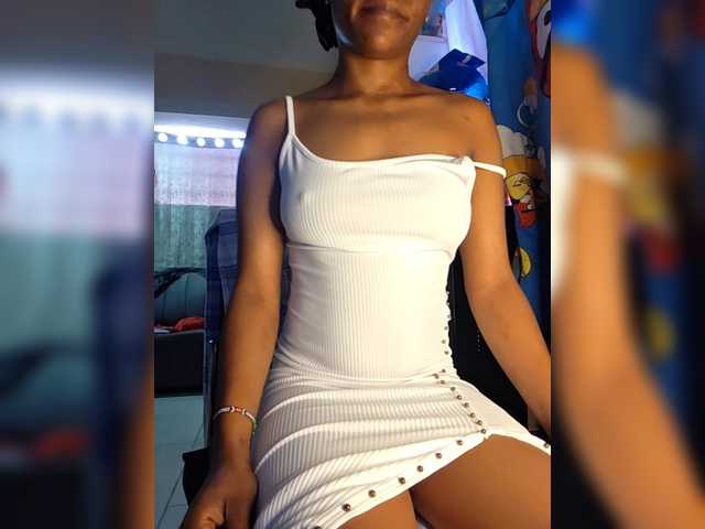 Petite-mpenzi live cam on BongaCams