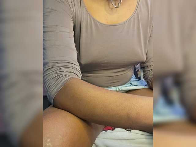 Petite-mpenzi live cam on BongaCams