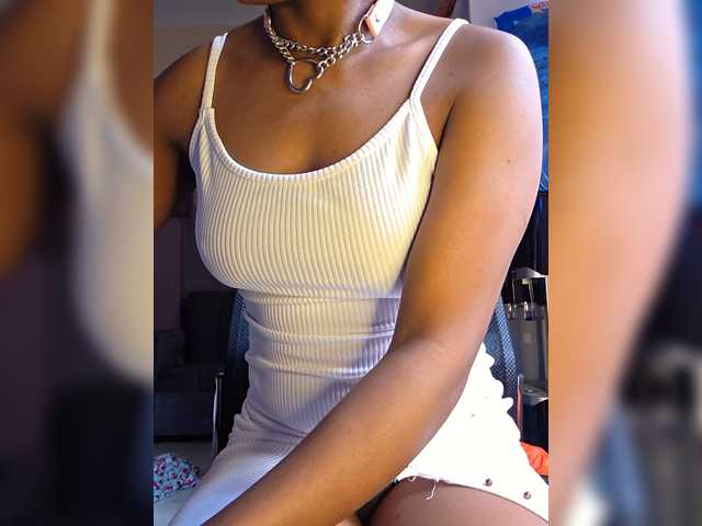 Petite-mpenzi live cam on BongaCams