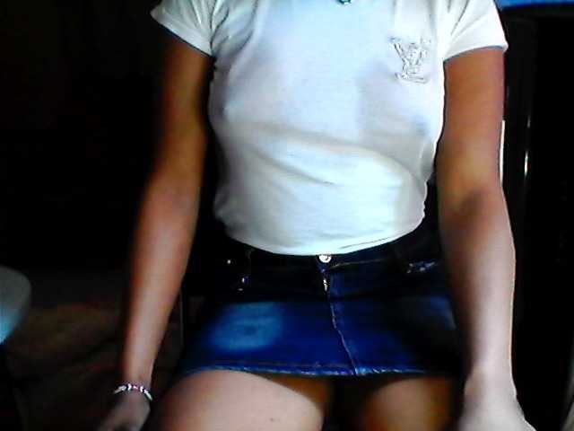 Petite-mpenzi live cam on BongaCams