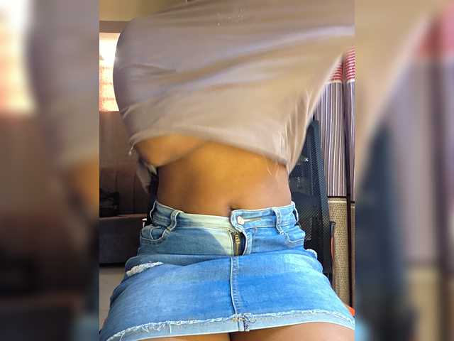 Petite-mpenzi live cam on BongaCams