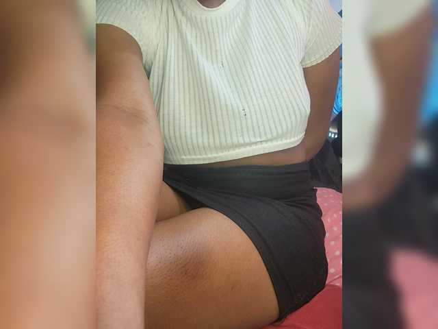 Petite-mpenzi live cam on BongaCams