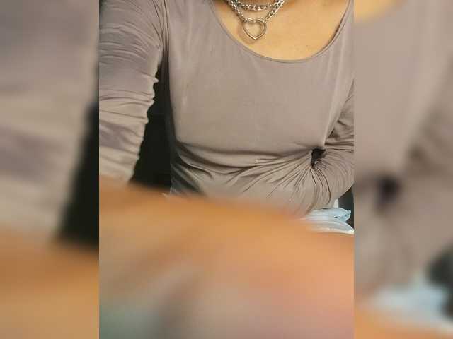 Petite-mpenzi live cam on BongaCams