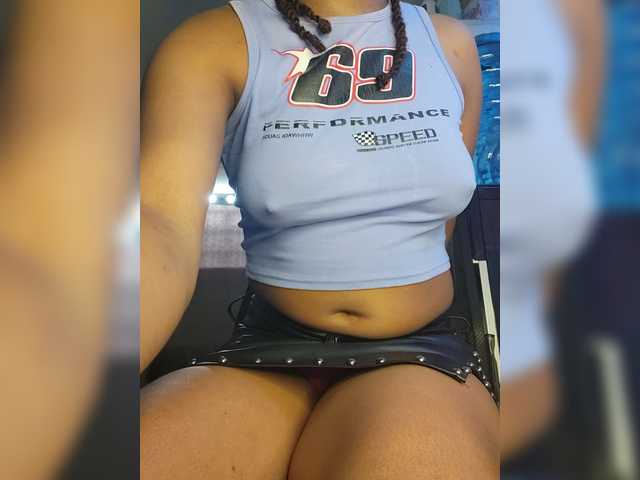 Petite-mpenzi live webcam show