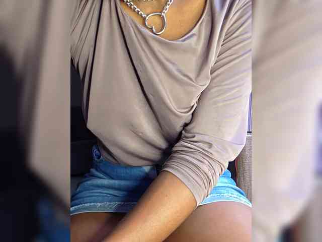 Petite-mpenzi webcam