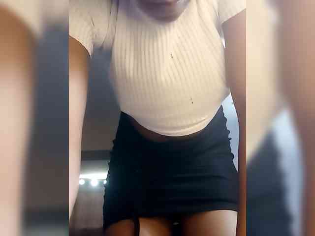Petite-mpenzi webcam