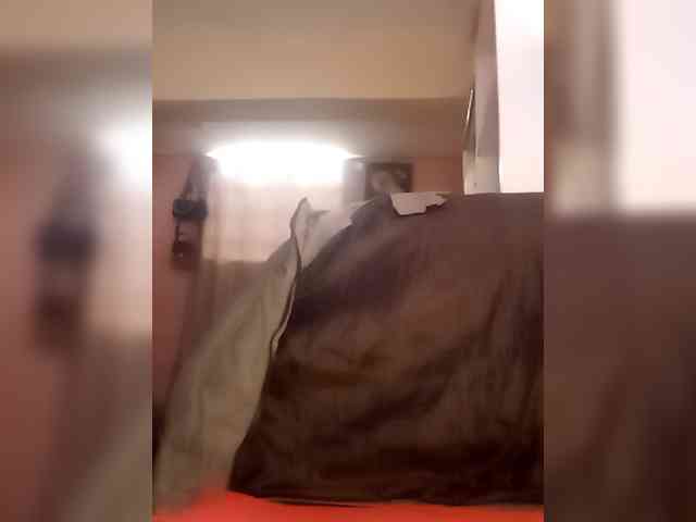 Petite-mpenzi webcam