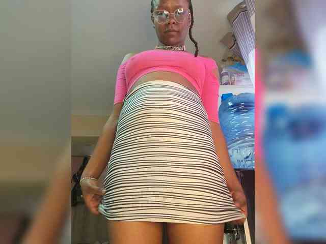 Petite-mpenzi webcam