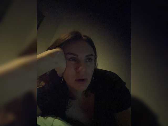 le modèle HotMatreshka est en webcam porno dans un show sur le site bongacams, il possède les tags suivants: White/Caucasian,Brunette,Shaved