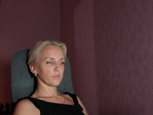 Alenaa live cam on BongaCams