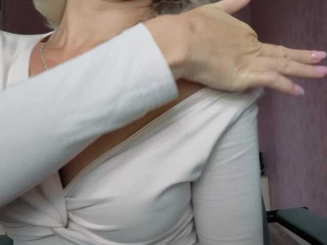 Alenaa live cam on BongaCams
