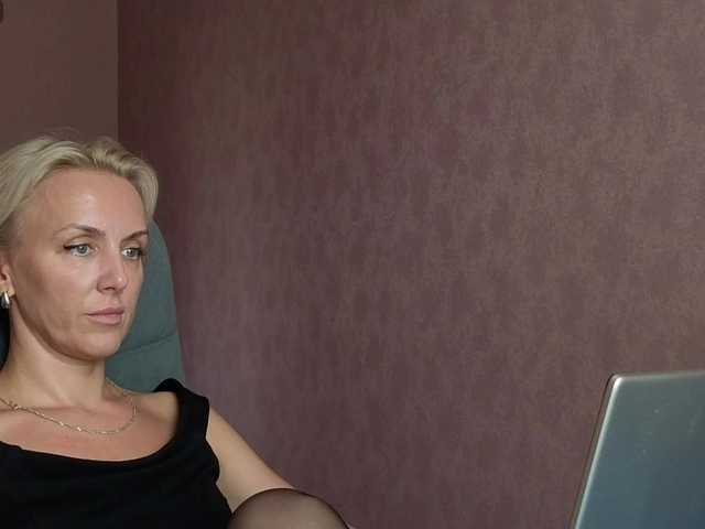 Alenaa live cam on BongaCams