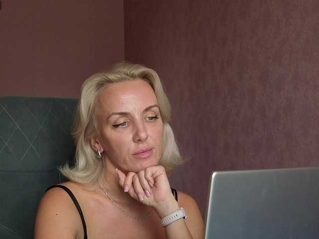Alenaa live cam on BongaCams