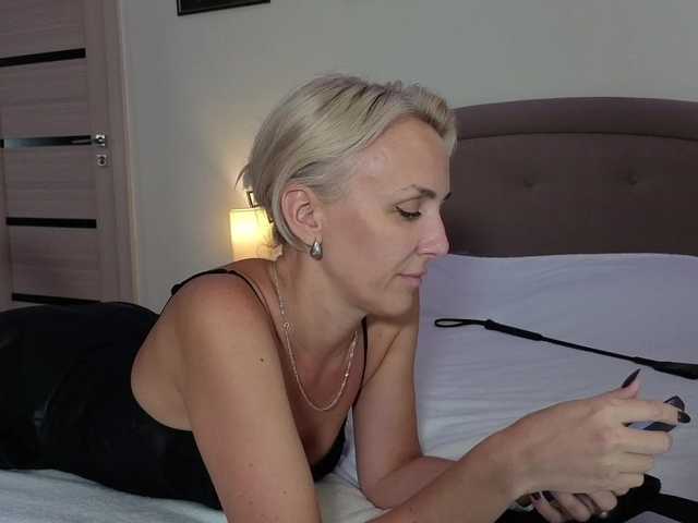 Alenaa's BongaCams show and profile