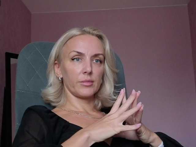 Alenaa live cam on BongaCams