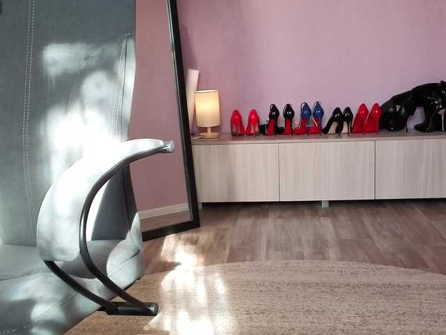 FemdomLadyMaria live cam preview