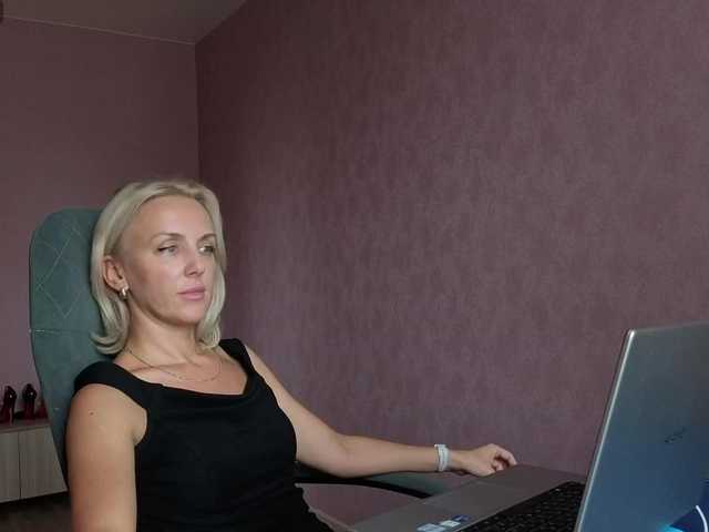 Alenaa live cam on BongaCams