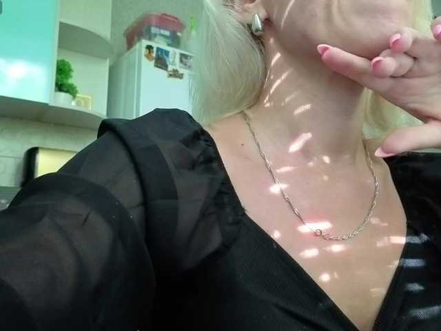 Alenaa live cam on BongaCams