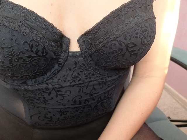 Alenaa, en vivo ahora en BongaCams