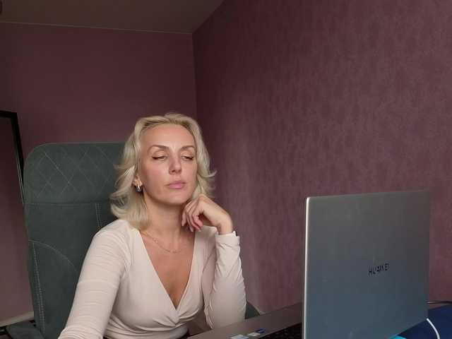 Alenaa live cam on BongaCams