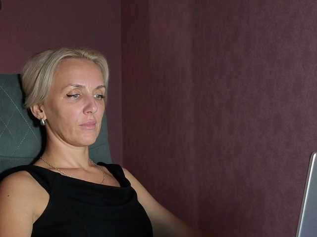 Alenaa live cam on BongaCams