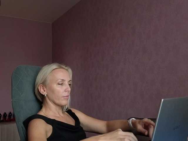Alenaa live cam on BongaCams