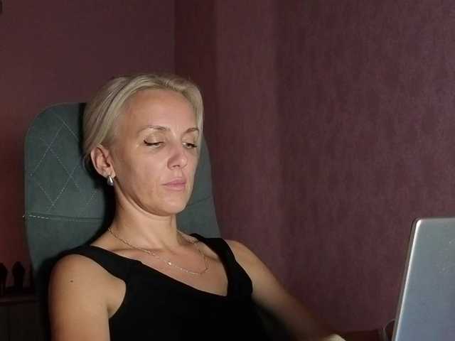Alenaa live cam on BongaCams