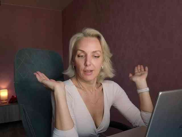 FemdomLadyMaria webcam